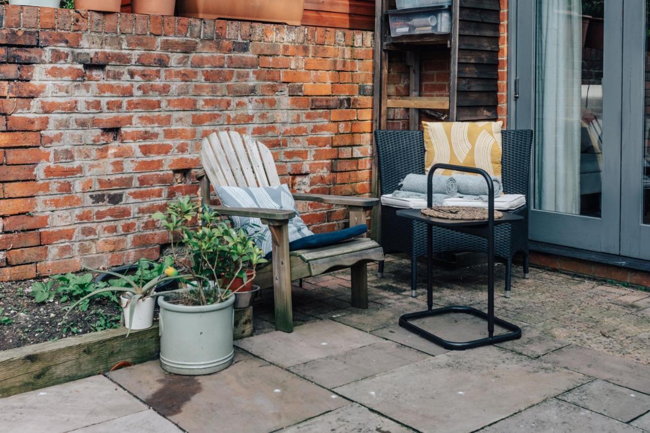 Henley Gardens Apartment Exterior photo